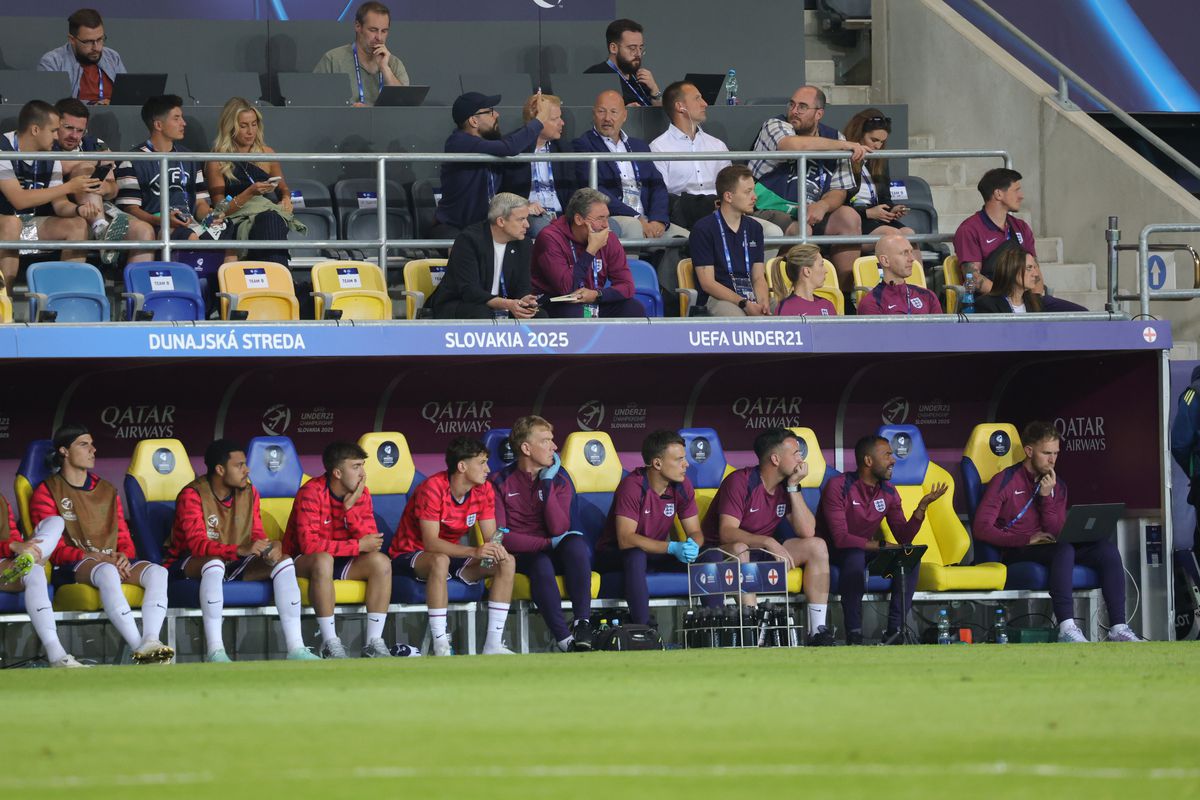 Marele Ashley Cole le-a vorbit reporterilor despre starul în ascensiune al Angliei: „Devine un jucător de top!”