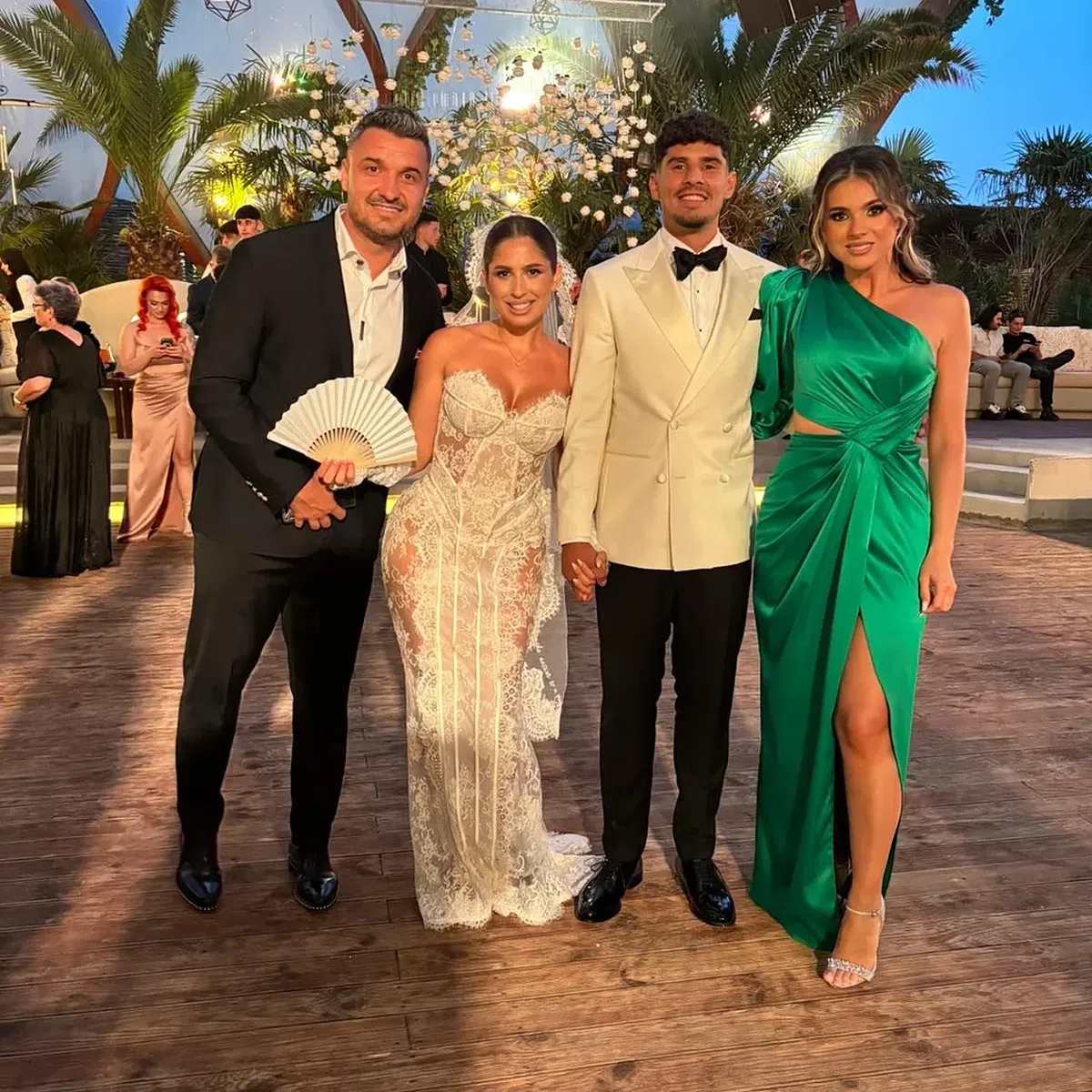 „Rebelii” Budescu și Alibec, așa cum nu i-ai mai văzut, la nunta lui Florinel Coman » Ținutele alese de cei doi