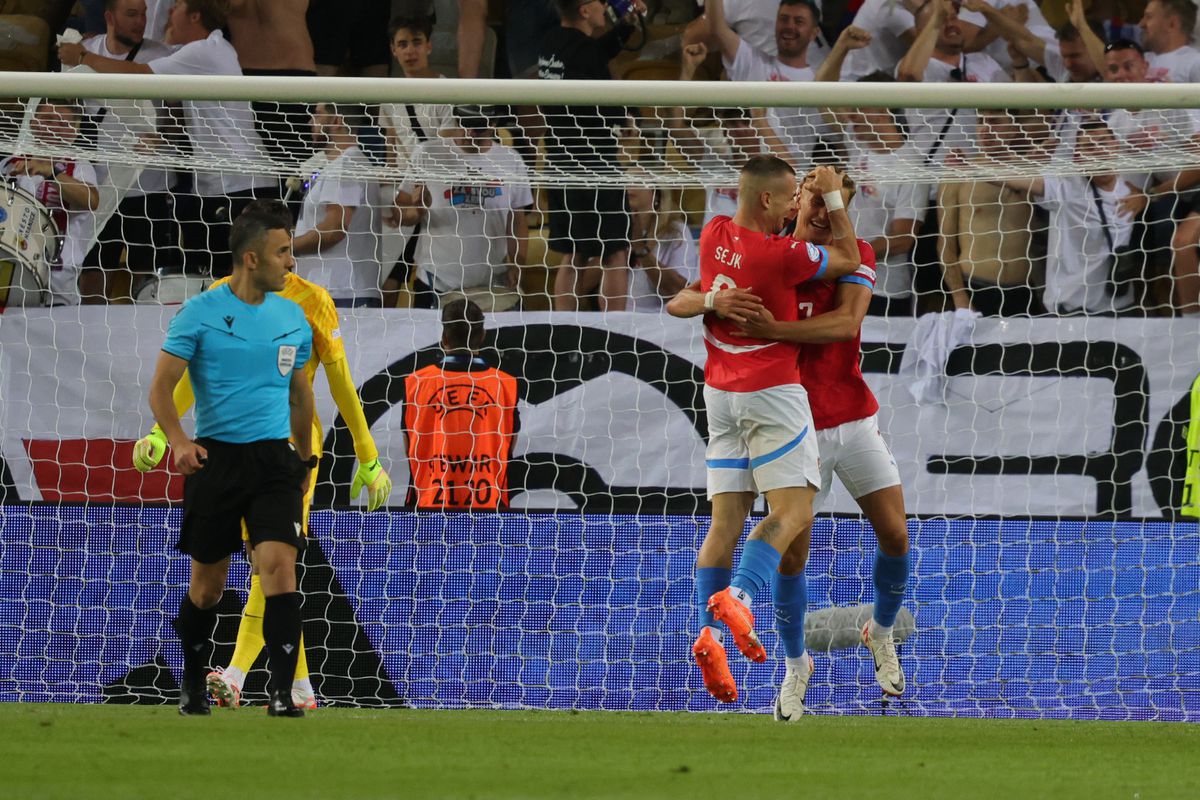 „Drăgușin e un monstru!” » Interviu EXCLUSIV cu coechipierul românului de la Tottenham: „Mi-a făcut treaba mai ușoară”