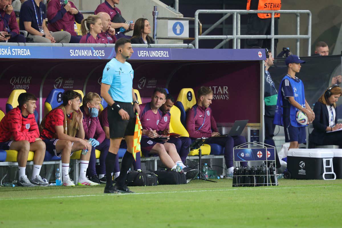 Marele Ashley Cole le-a vorbit reporterilor despre starul în ascensiune al Angliei: „Devine un jucător de top!”