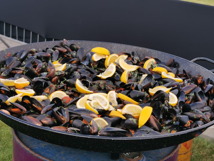 Auchan face echipă cu GrillFest pentru un BBQ autentic: tone de carne din producția locală, pentru un grătar pe placul românilor