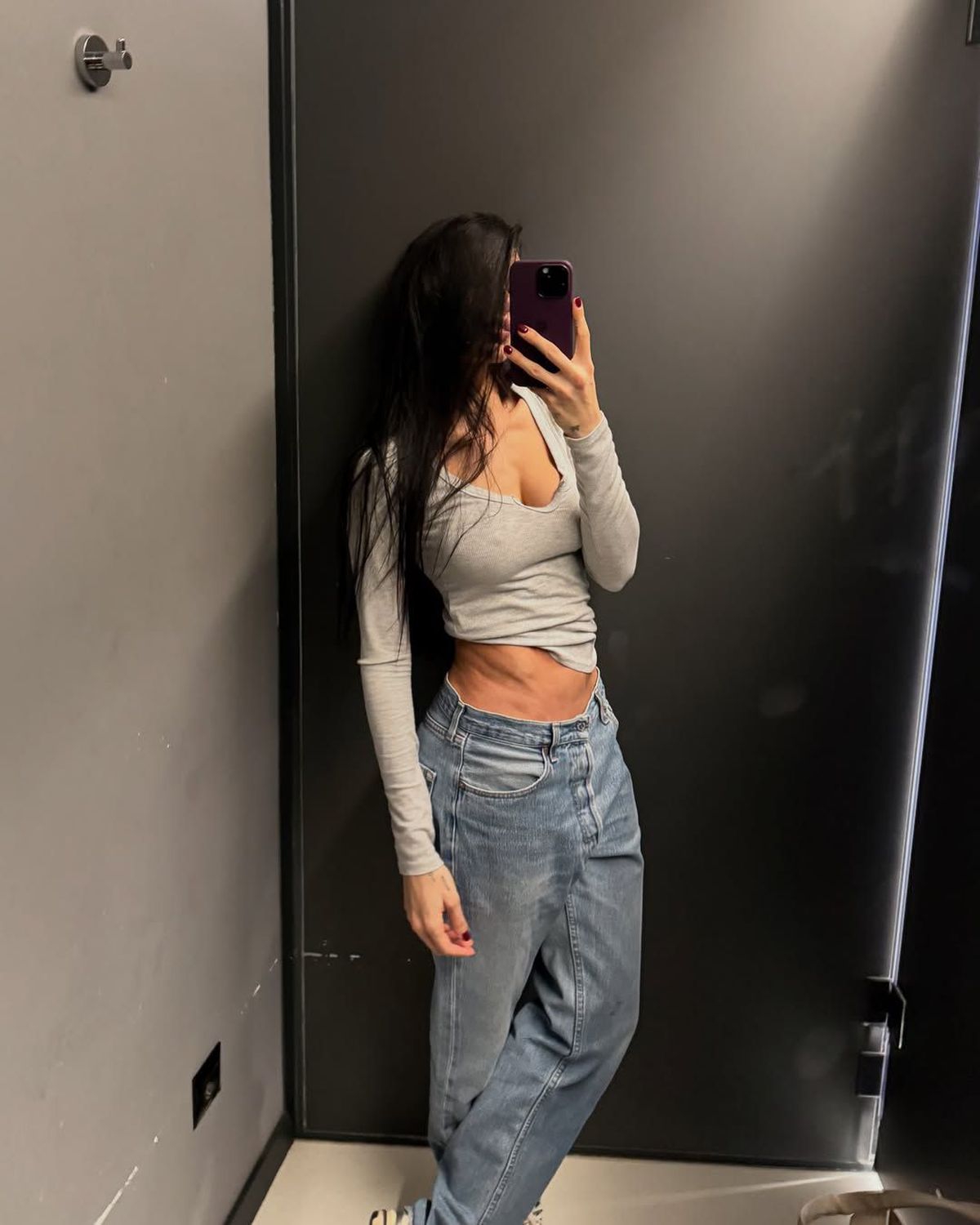 Soția fostului internațional face senzație în Serbia! De la reality-show-uri și condus agresiv, la poze nud: „Cum poți să arăți așa după 3 nașteri?!”