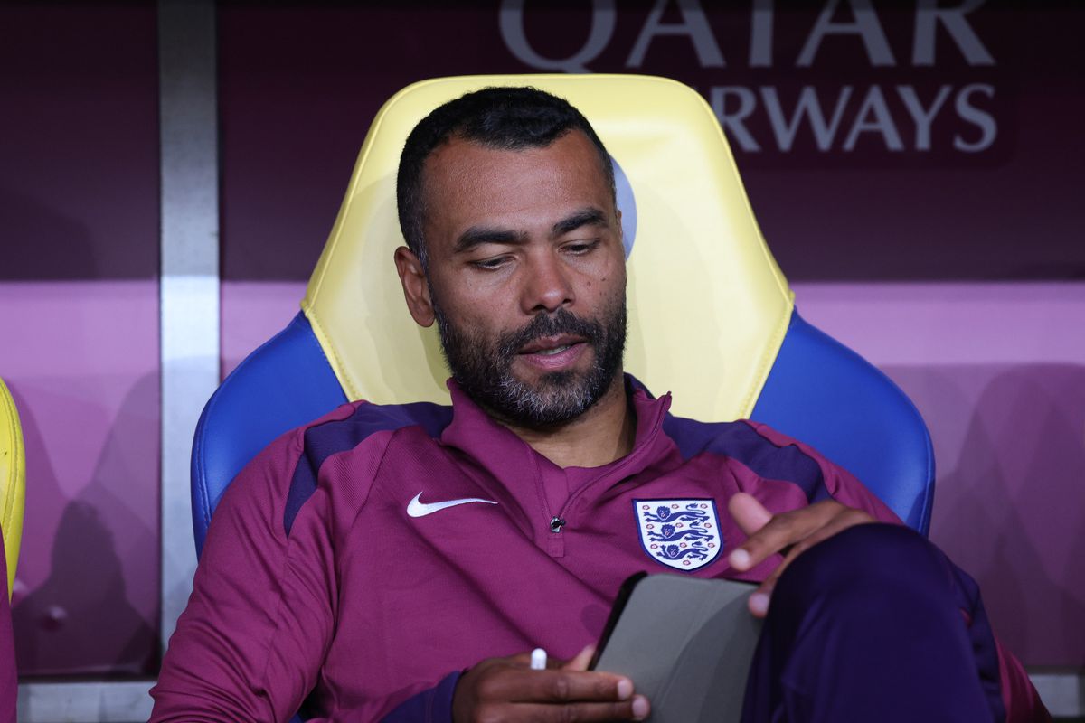 Marele Ashley Cole le-a vorbit reporterilor despre starul în ascensiune al Angliei: „Devine un jucător de top!”