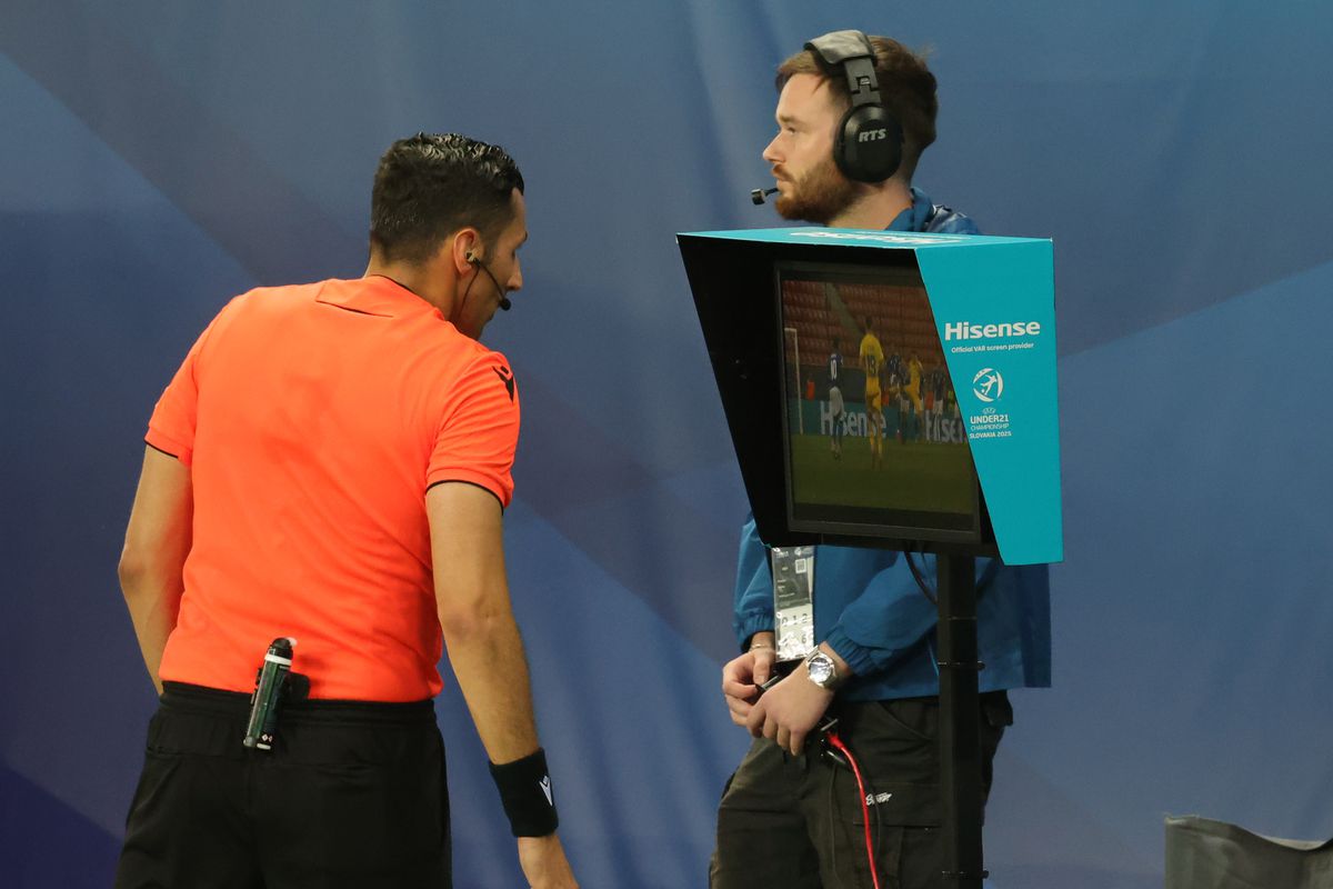 Replică fermă din vestiarul U21, după ce Daniel Pancu le-a reproșat jucătorilor că nu-și iau medicamentele: „Dacă au mai rămas...”