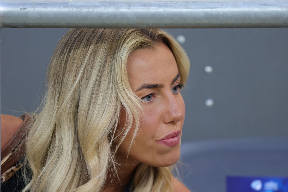 Jurnalista care a încins atmosfera în Slovacia! Cum a apărut blonda la Euro U21