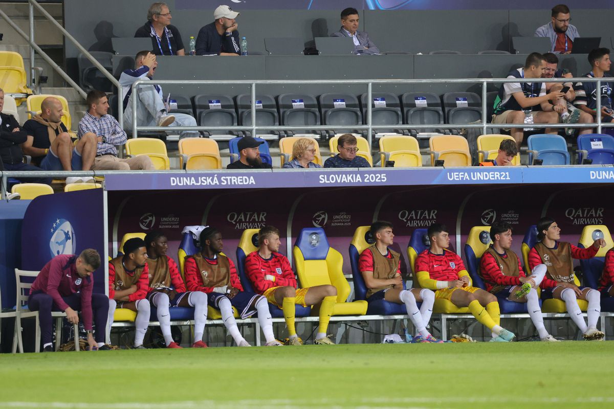 Marele Ashley Cole le-a vorbit reporterilor despre starul în ascensiune al Angliei: „Devine un jucător de top!”