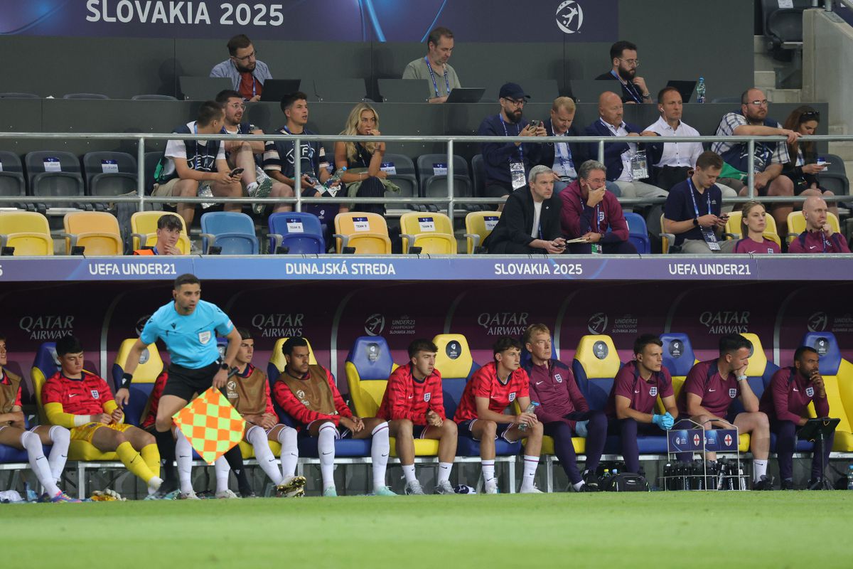 Marele Ashley Cole le-a vorbit reporterilor despre starul în ascensiune al Angliei: „Devine un jucător de top!”