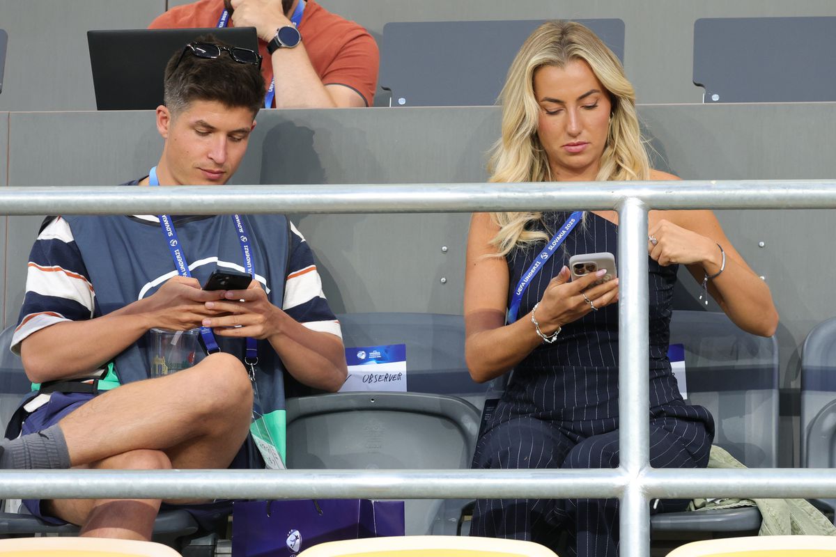 Ellie Collins - prezentă la Cehia - Anglia