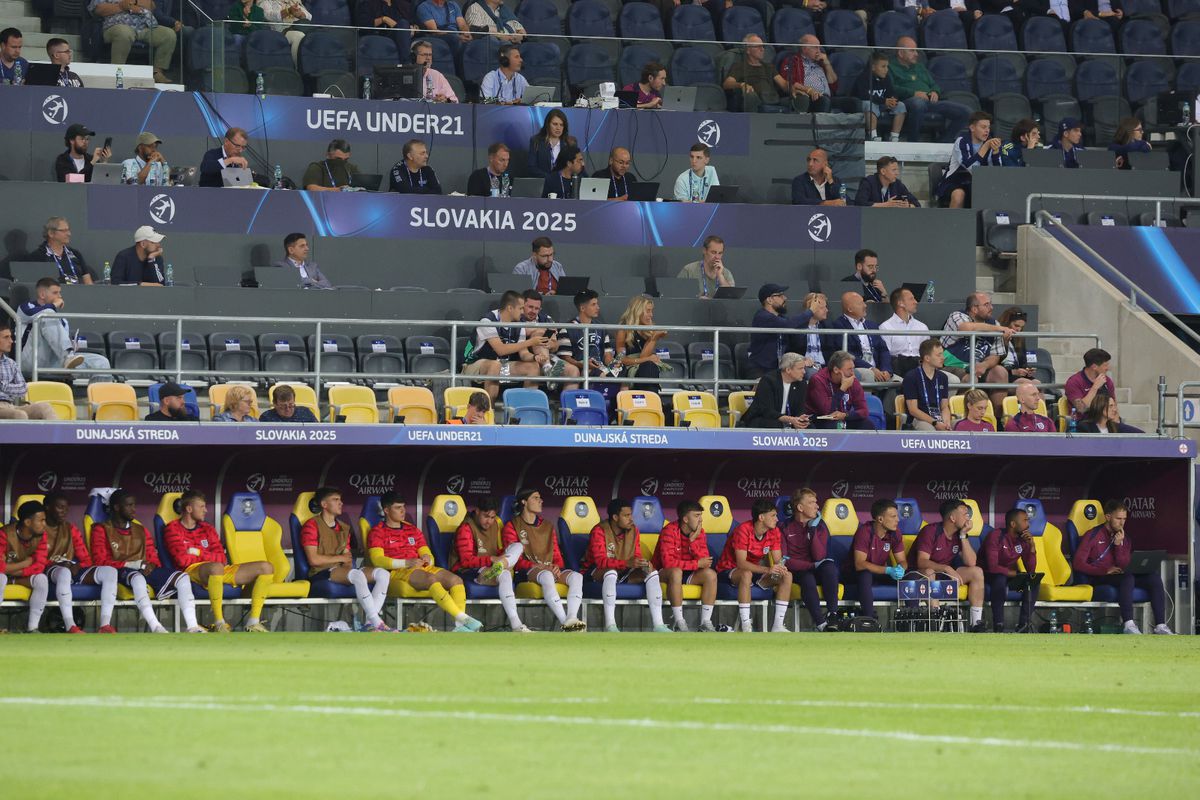 Marele Ashley Cole le-a vorbit reporterilor despre starul în ascensiune al Angliei: „Devine un jucător de top!”