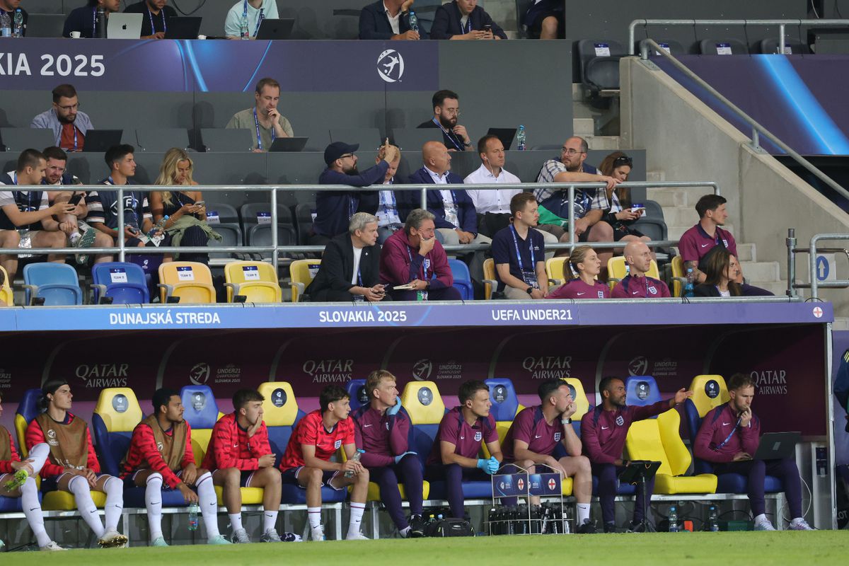 Marele Ashley Cole le-a vorbit reporterilor despre starul în ascensiune al Angliei: „Devine un jucător de top!”