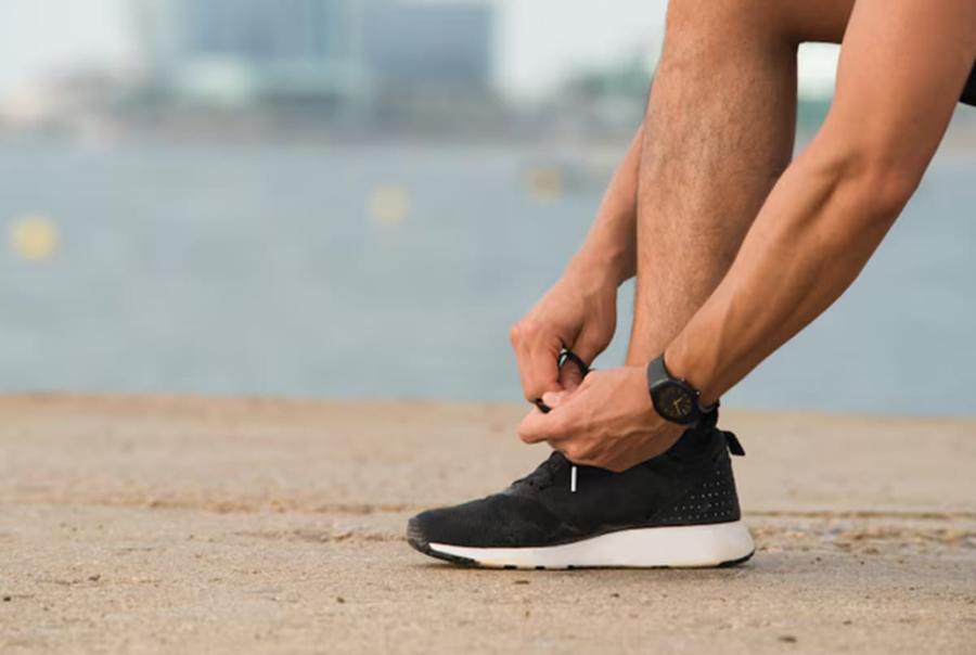Cum să-ți alegi sneakersi de vară în care nu-ți transpiră şi nu-ţi miros picioarele