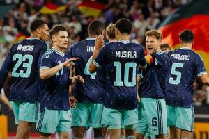 Joshua Kimmich și colegii plătesc 600 de bilete pentru fanii lor. Ce stă în spatele deciziei