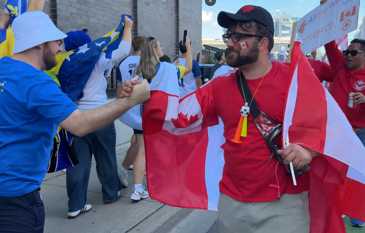 Fanii canadieni si cei bosniaci au dat nas în nas pe străzile din Toronto