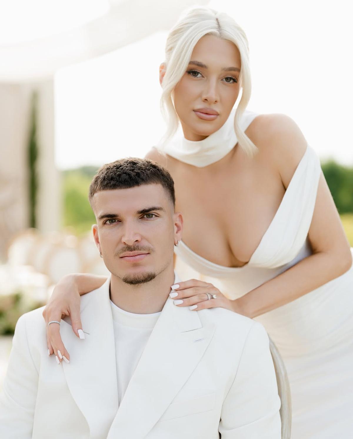 Fotbalistul din naționala lui Hagi s-a căsătorit cu Ami » Imagini de la eveniment