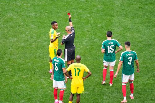 Recordul pentru cele mai multe cartonașe roșii într-un meci de deschidere al Campionatului Mondial a fost doborât joi seară // foto: Imago Images