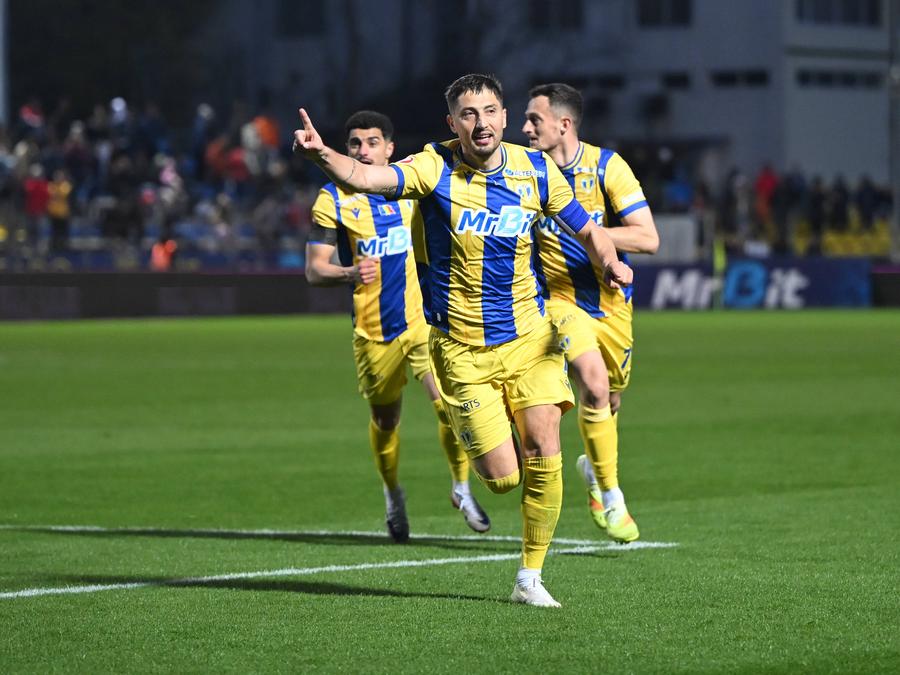 Franjo Prce (dreapta) și Valentin Gheorghe (stânga), aproape de plecarea de la Petrolul Ploiești // foto: Imago Images Petrolul pregătește curățenia de vară » Numele importante care sunt aproape de plecarea de la Ploiești