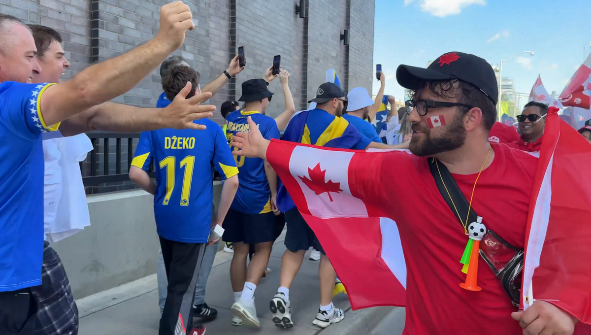 Fanii canadieni si cei bosniaci au dat nas în nas pe străzile din Toronto