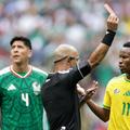 Themba Zwane a fost eliminat de arbitrul Wilton Sampaio // FOTO Imago Images