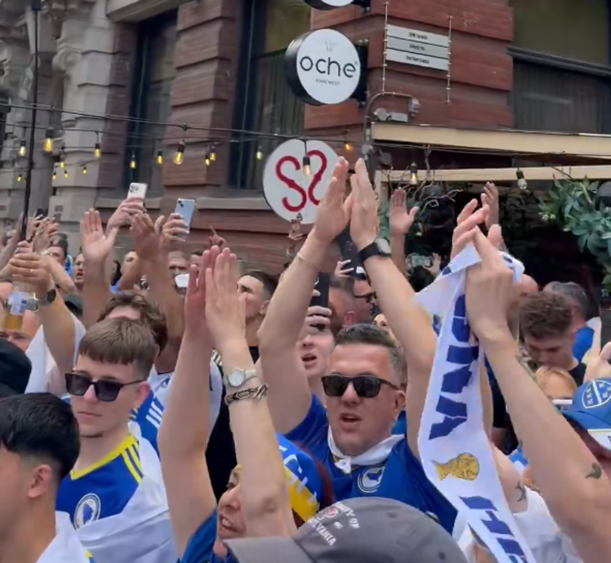 Fanii canadieni si cei bosniaci au dat nas în nas pe străzile din Toronto