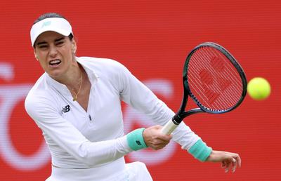 Emma Răducanu o învinge din nou pe iarbă pe Sorana Cîrstea, 6-4, 6-2 în duelul din turul secund al turneului WTA 500 de la Queen’s!