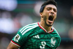 Eroul Mexicului, la un pas să-și încheie cariera! A pățit ca Cristi Chivu
