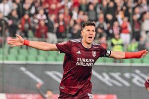 Rapid a rezolvat primul transfer pentru Daniel Pancu » Mijlocașul de 750.000 de euro a ajuns deja în România!