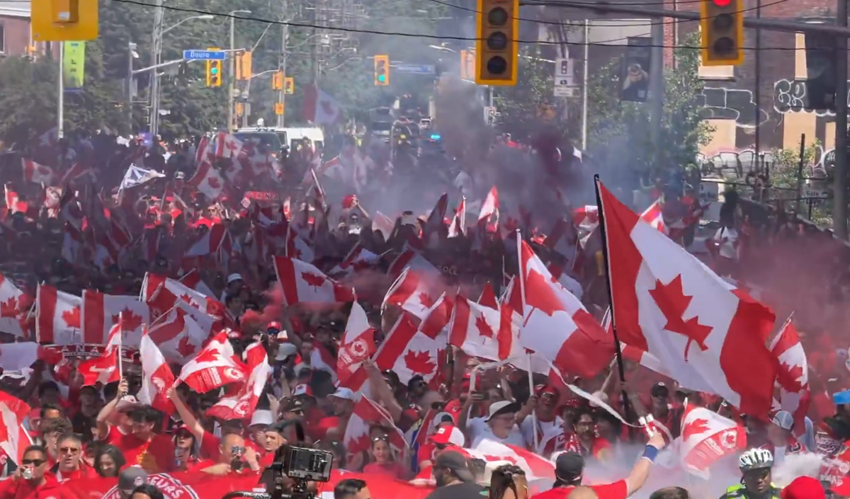 Fanii canadieni si cei bosniaci au dat nas în nas pe străzile din Toronto