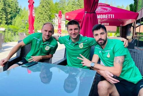 Adrian Scarlatache (stânga) și Andrei Cristea (centru)