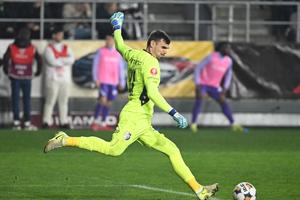 Sepsi OSK l-a prezentat oficial pe portarul care a retrogradat din Superligă