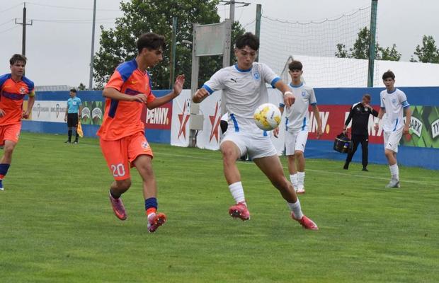 Trofeu pentru FCSB! Universitatea Craiova a condus, dar a pierdut finala » A jucat și fiul lui Pintilii