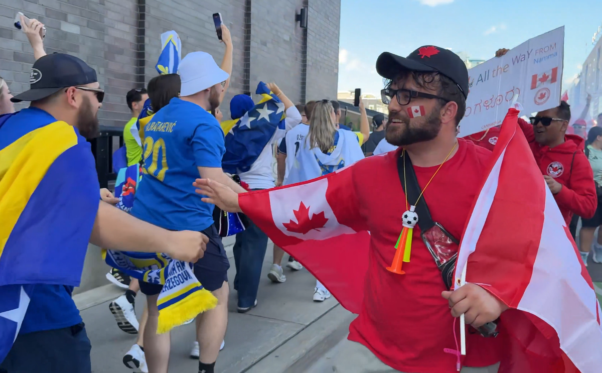 Fanii canadieni si cei bosniaci au dat nas în nas pe străzile din Toronto