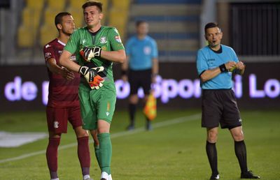 Mihai Popa, portarul eliminat după ce a apărat două penalty-uri, a dezvăluit ce i-a spus arbitrul: „E bătaie de joc, nu se poate așa ceva. A zis că așa se procedează”