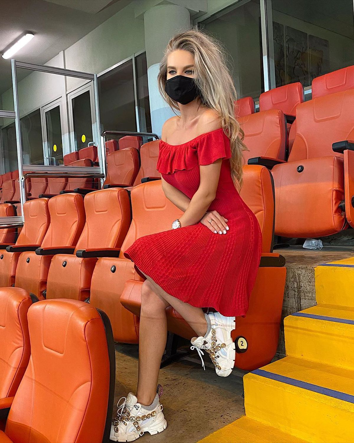 GALERIE FOTO Cea mai frumoasă soție de fotbalist din Rusia, dezvăluiri de pe malul Mării Negre: a fost amenințată după ce a arătat semne obscene rivalilor