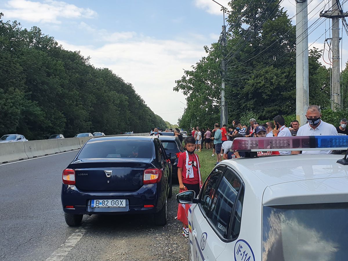 DINAMO - POLI IAȘI. VIDEO + FOTO Fanii lui Dinamo fac totul pentru victoria în fața lui Rednic! Ce se întâmplă la Săftica