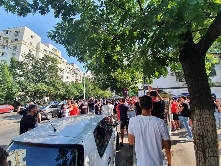Fanii lui Dinamo s-au strâns la baza de la Săftica