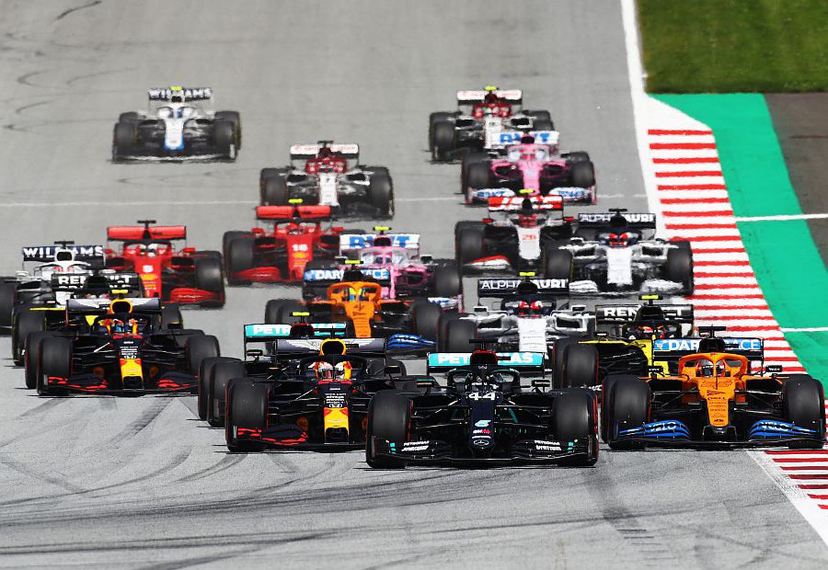 FOTO » MP al Stiriei (Austria): Hamilton, victorie fără emoții, după ce piloții Ferrari s-au sabotat la start! Cum arată podiumul