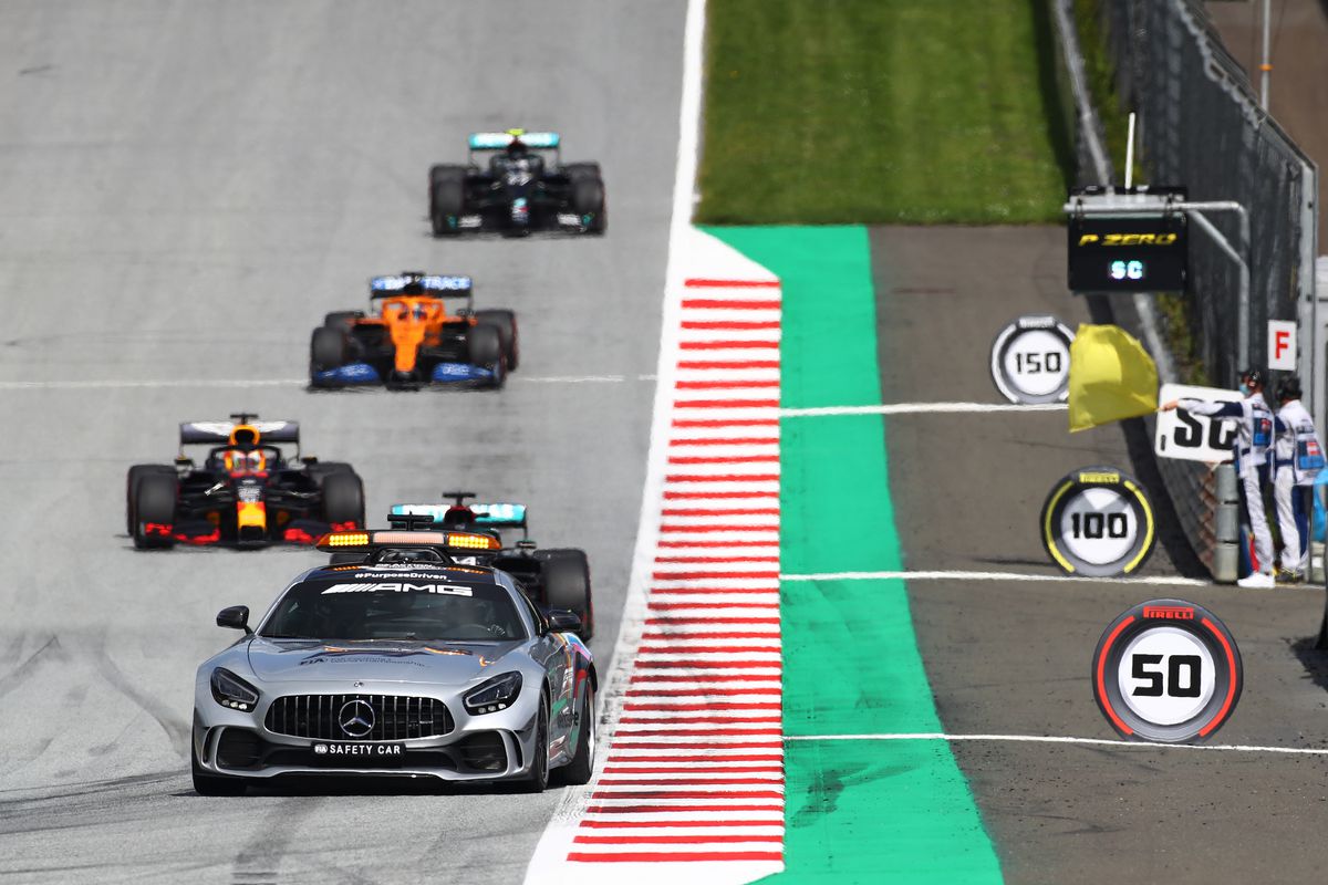 FOTO » MP al Stiriei (Austria): Hamilton, victorie fără emoții, după ce piloții Ferrari s-au sabotat la start! Cum arată podiumul