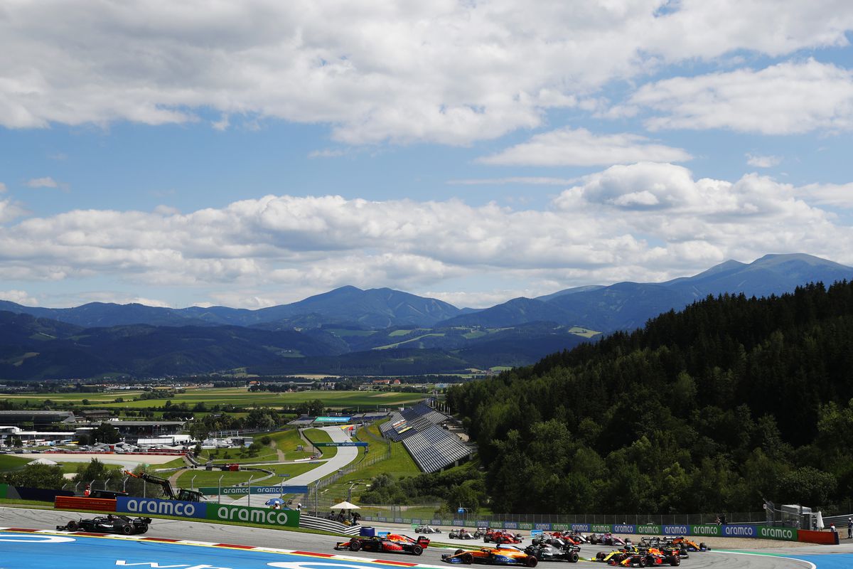 FOTO » MP al Stiriei (Austria): Hamilton, victorie fără emoții, după ce piloții Ferrari s-au sabotat la start! Cum arată podiumul