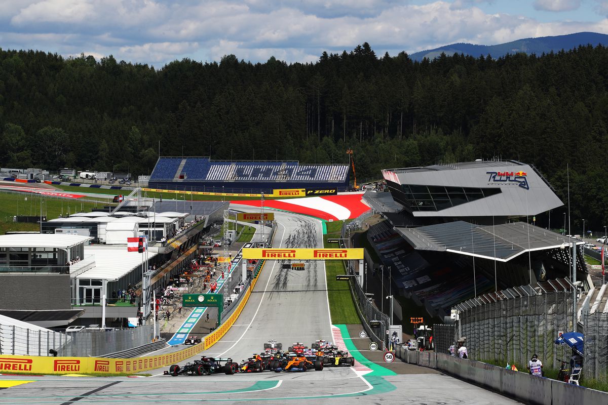 FOTO » MP al Stiriei (Austria): Hamilton, victorie fără emoții, după ce piloții Ferrari s-au sabotat la start! Cum arată podiumul