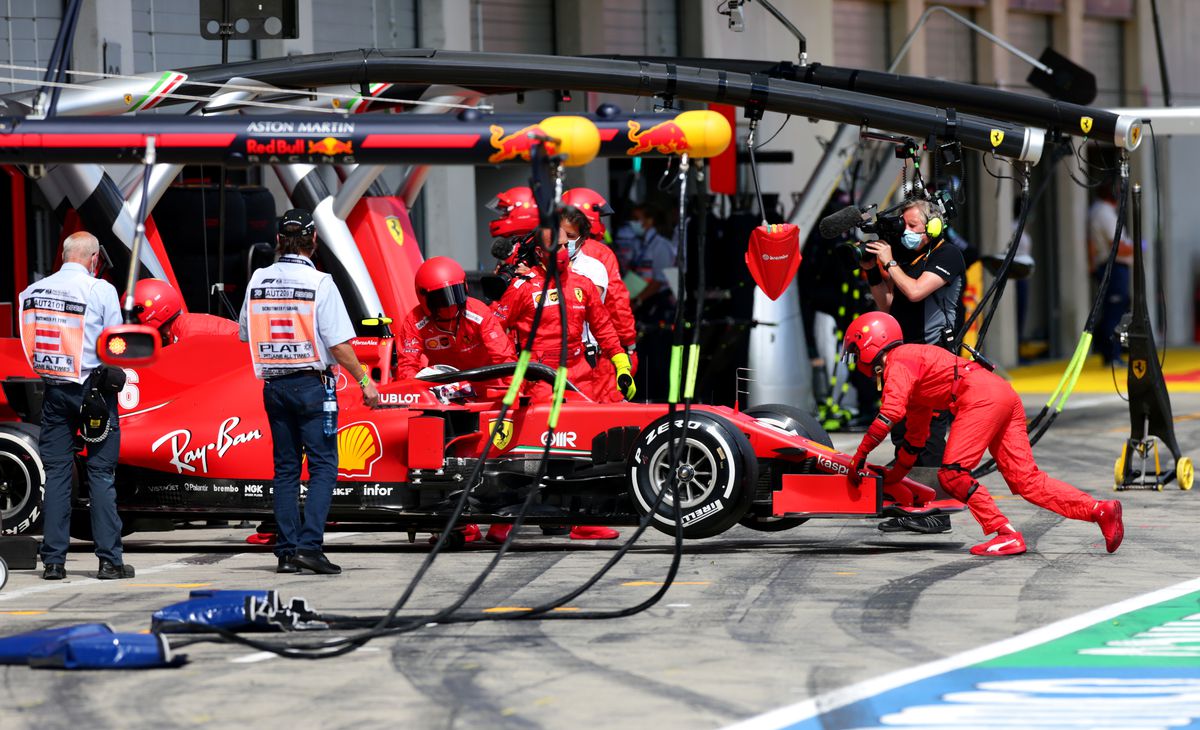 FOTO » MP al Stiriei (Austria): Hamilton, victorie fără emoții, după ce piloții Ferrari s-au sabotat la start! Cum arată podiumul