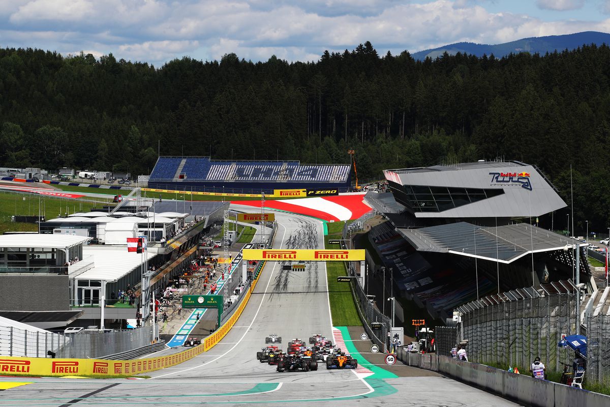 FOTO » MP al Stiriei (Austria): Hamilton, victorie fără emoții, după ce piloții Ferrari s-au sabotat la start! Cum arată podiumul