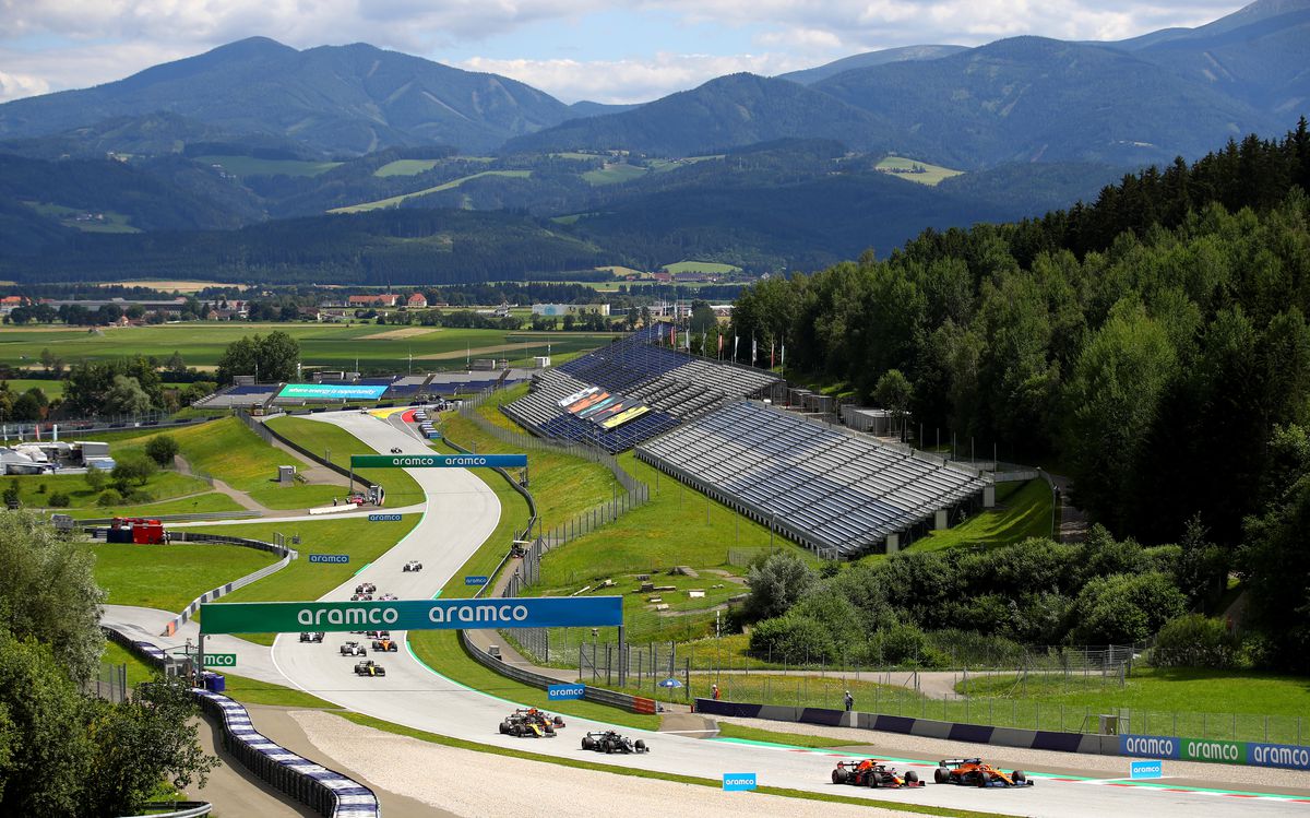 FOTO » MP al Stiriei (Austria): Hamilton, victorie fără emoții, după ce piloții Ferrari s-au sabotat la start! Cum arată podiumul