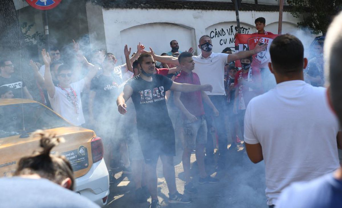 DINAMO - POLI IAȘI. VIDEO + FOTO Fanii lui Dinamo au greșit intrarea: momente comice în „Ștefan cel Mare”