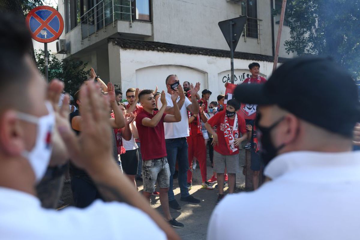 DINAMO - POLI IAȘI. VIDEO + FOTO Fanii lui Dinamo au greșit intrarea: momente comice în „Ștefan cel Mare”