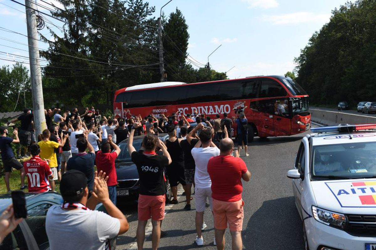 DINAMO - POLI IAȘI. VIDEO + FOTO Fanii lui Dinamo au greșit intrarea: momente comice în „Ștefan cel Mare”