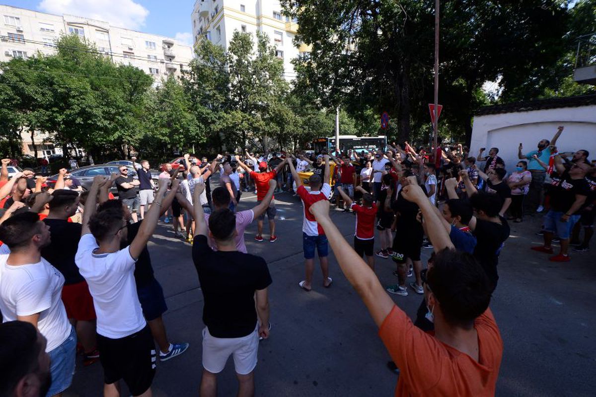 DINAMO - POLI IAȘI. VIDEO + FOTO Fanii lui Dinamo au greșit intrarea: momente comice în „Ștefan cel Mare”