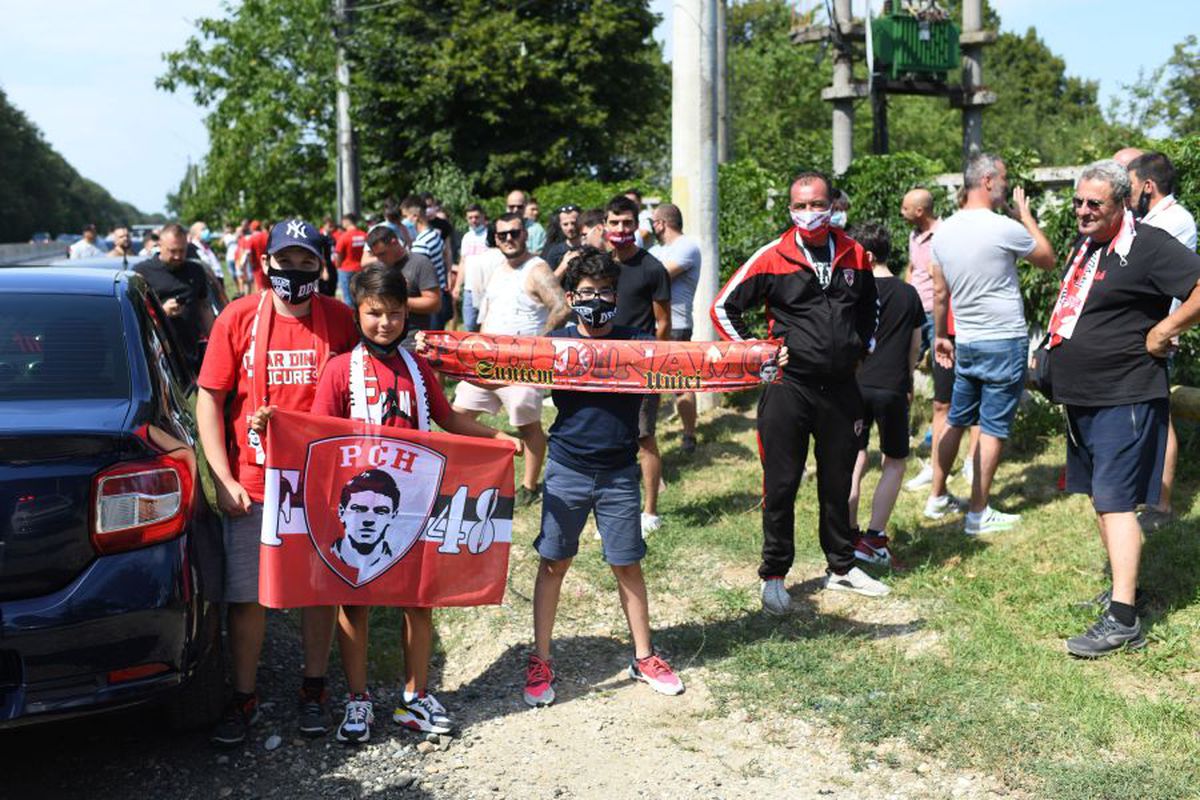 DINAMO - POLI IAȘI. VIDEO + FOTO Fanii lui Dinamo au greșit intrarea: momente comice în „Ștefan cel Mare”
