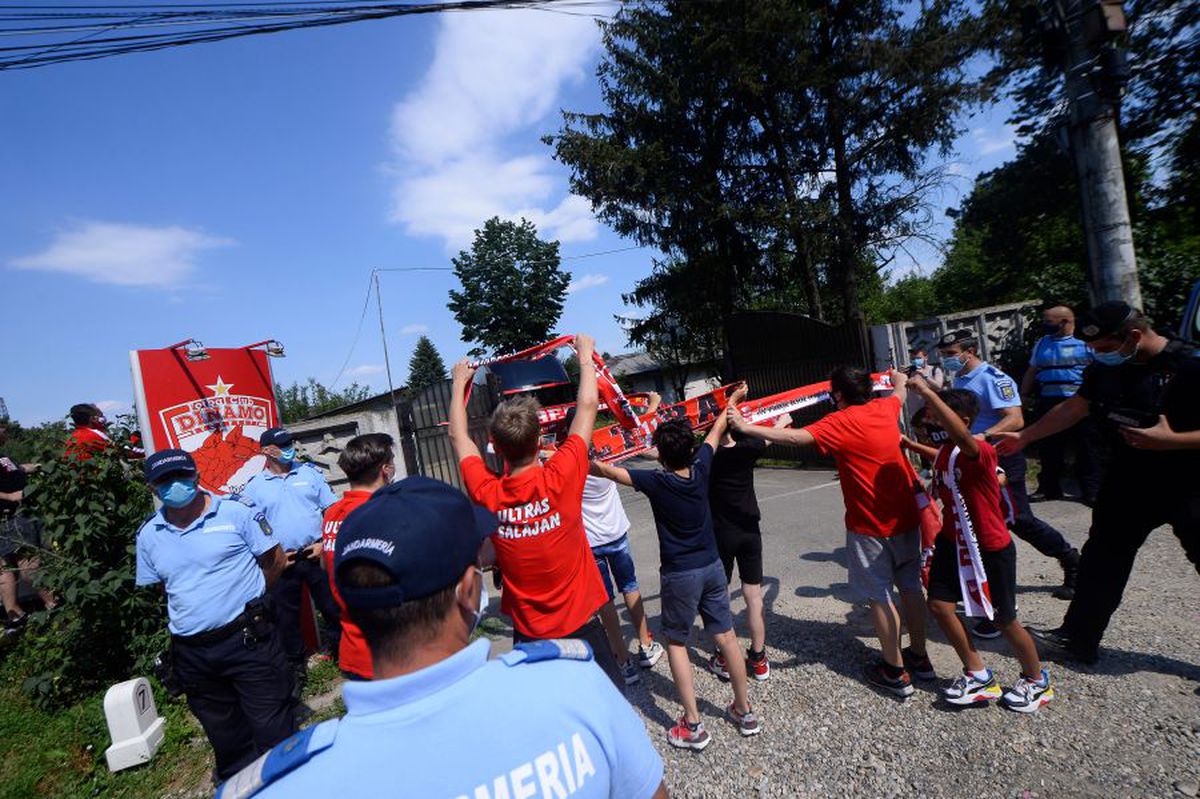 DINAMO - POLI IAȘI. VIDEO + FOTO Fanii lui Dinamo au greșit intrarea: momente comice în „Ștefan cel Mare”