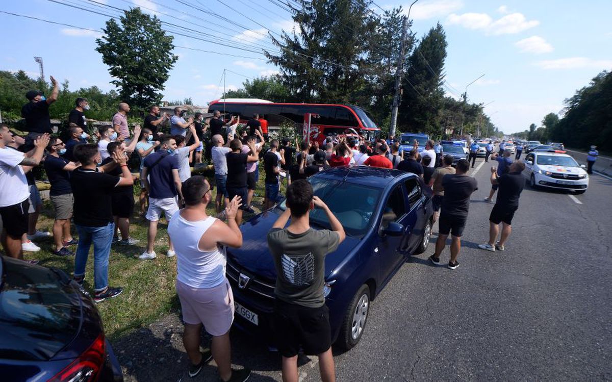 DINAMO - POLI IAȘI. VIDEO + FOTO Fanii lui Dinamo au greșit intrarea: momente comice în „Ștefan cel Mare”