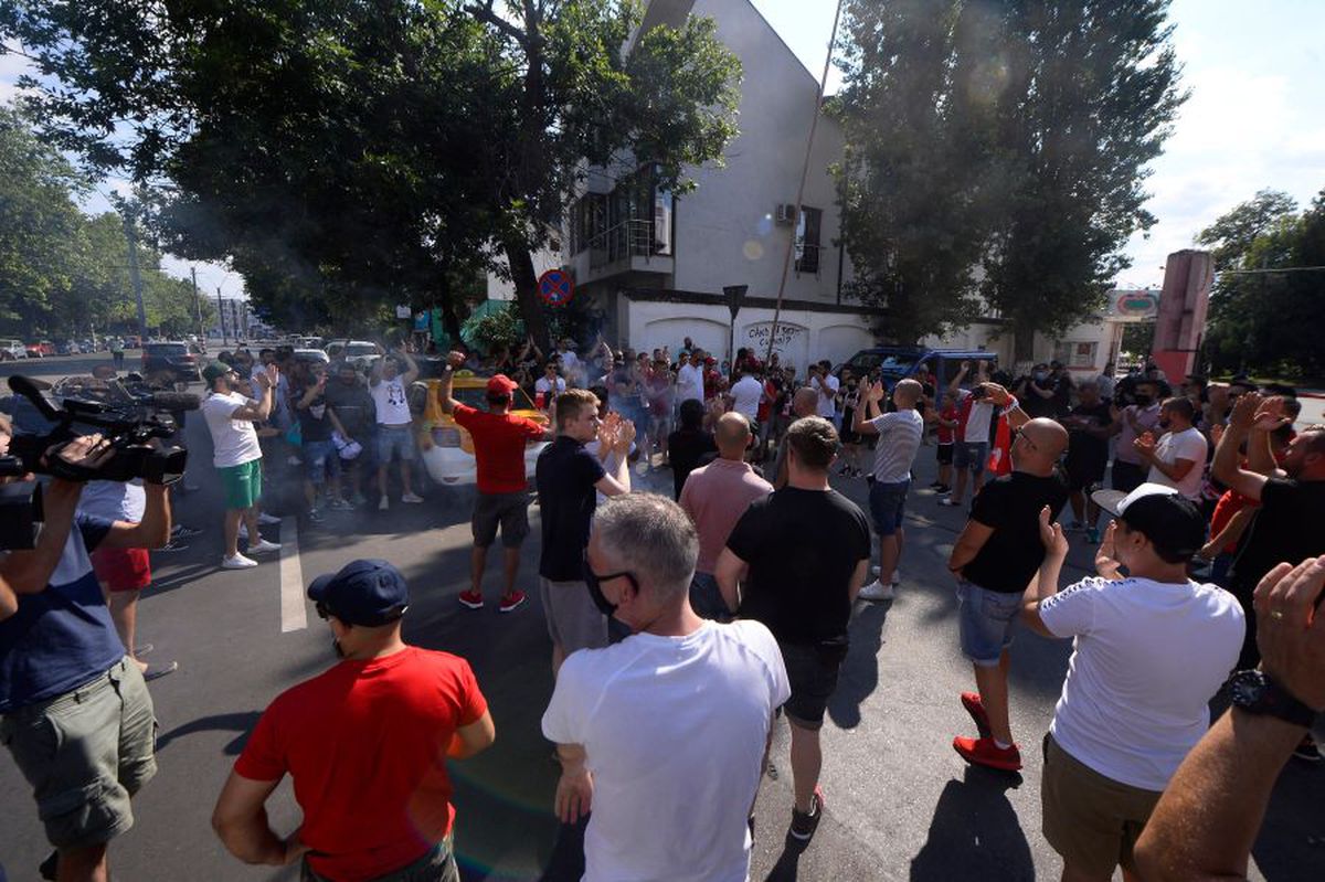 DINAMO - POLI IAȘI. VIDEO + FOTO Fanii lui Dinamo au greșit intrarea: momente comice în „Ștefan cel Mare”